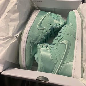 Jordan 1s mint NEW condition(women’s)